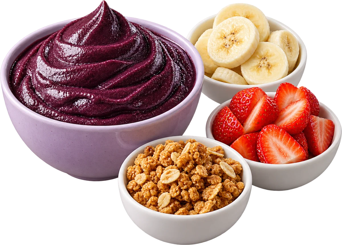 Açaí, banana, morango e granola em tigelas